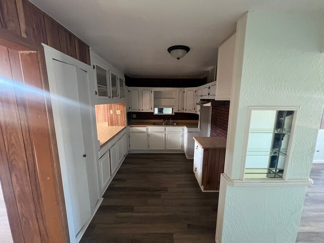 Building Photo - 5bedrooms 2bathrooms with CH/A