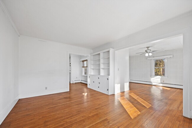 Foto del edificio - 393 S Meriden Rd