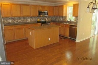 Building Photo - 178 Goldsborough Dr