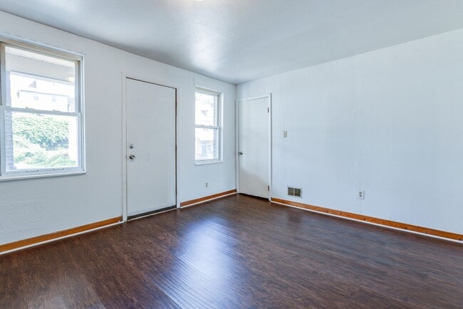 Building Photo - 438 Kathleen St