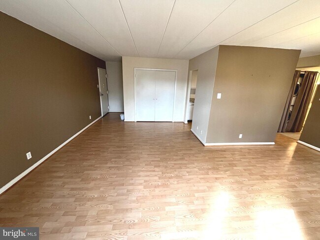 Building Photo - 6250 Edsall Rd