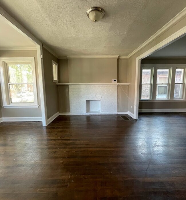 Building Photo - 7946 S Merrill Ave