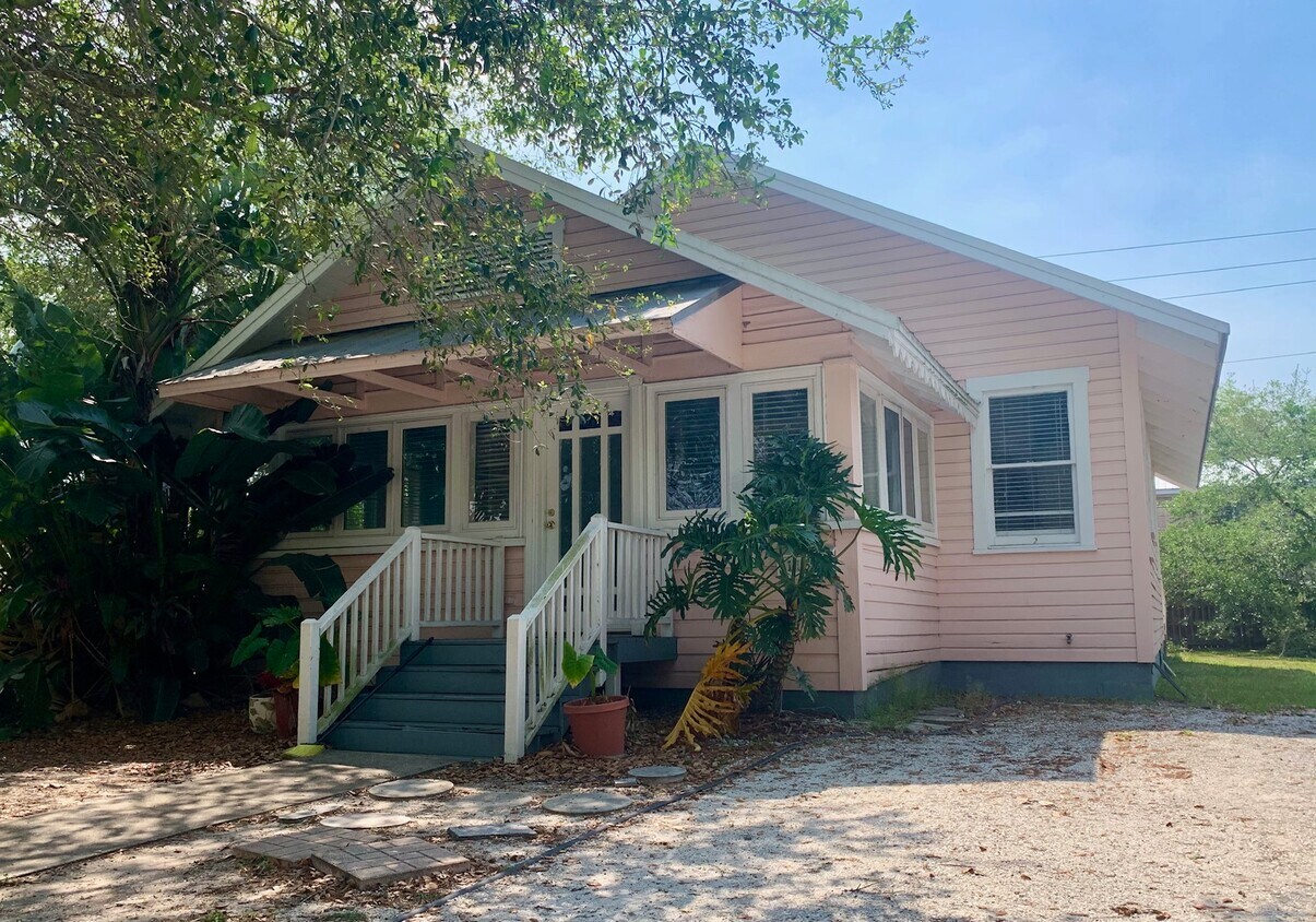 Beautiful circa 1920 Sarasota Home - 1150 Pattison Ave