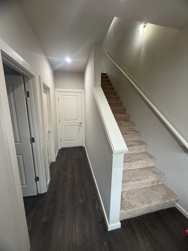 Building Photo - 1049 SW 99th Pl