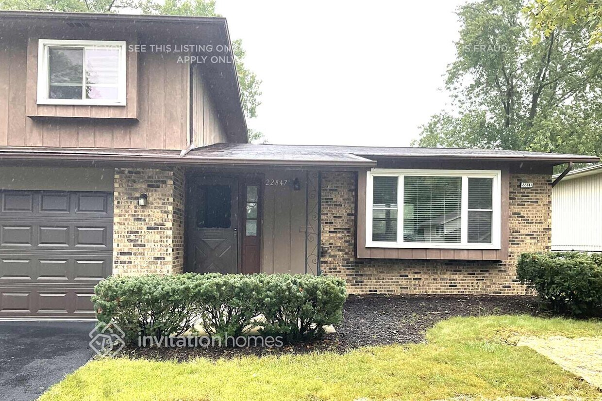 Foto principal - 22847 Redwood Dr