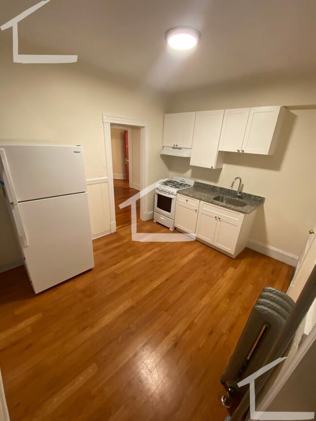 Building Photo - No Fee! Avl Dec 1 - Harvard Sq area 2BR with heat inc!