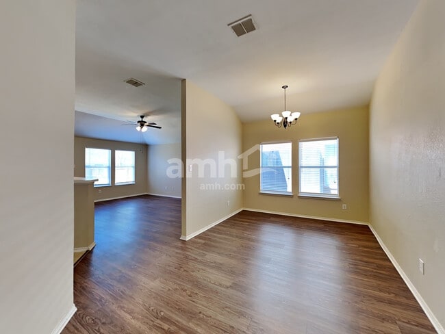 Building Photo - 2020 Fairview Dr