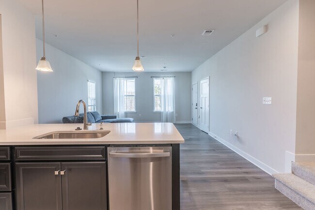 Building Photo - 100 Matisse Pl