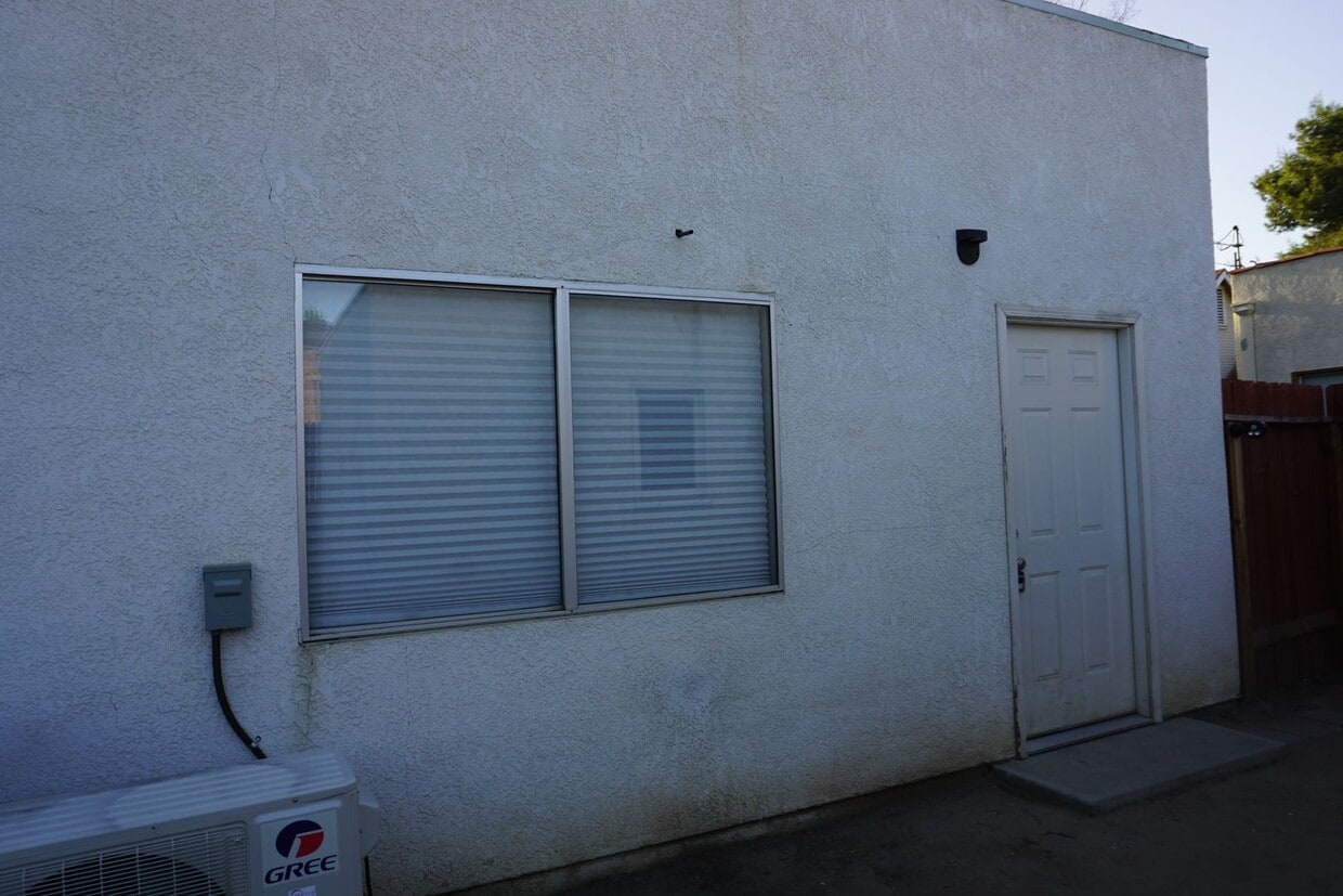 2925 Park Way Unit 2, Bakersfield, CA 93304 Room for Rent in