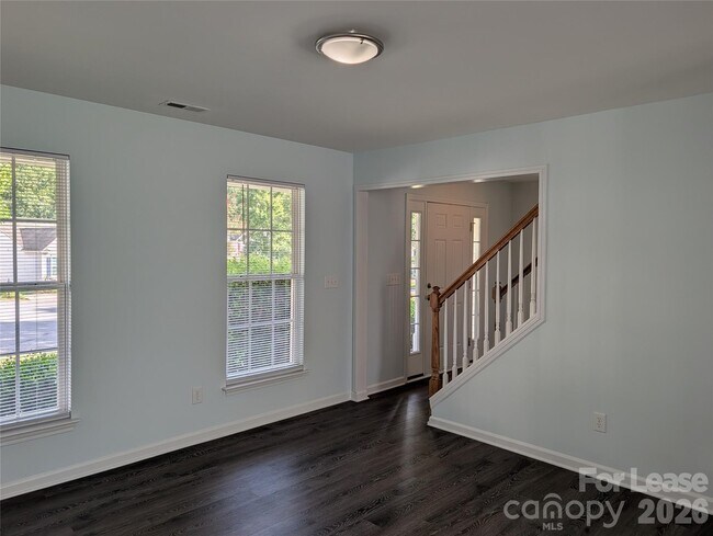 Foto del edificio - 11141 Carver Pond Rd