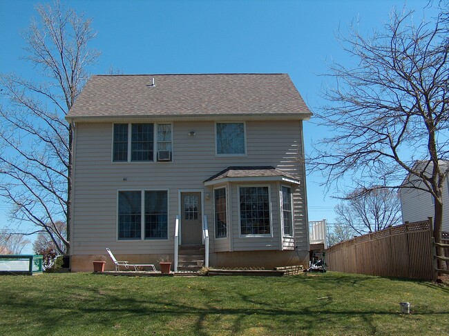 Foto del edificio - 486 Riverview Dr