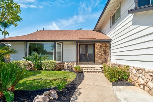 Photo - 700 S Yorba St House