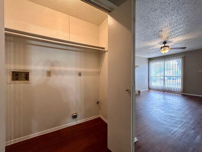 Building Photo - 1504 No Mor Cove