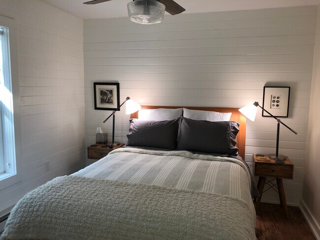 Bedroom with walk-in closet ceiling fan and A/C - 1635 Ellis Hollow Rd