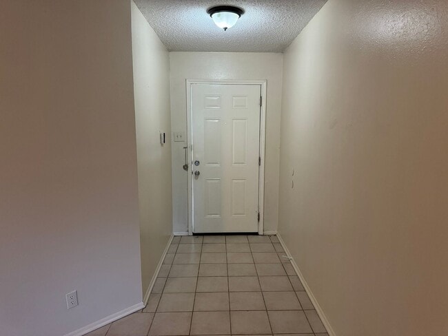 Building Photo - 8251 Sunshine Trail Dr