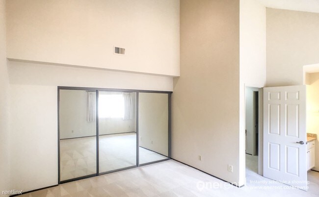 Building Photo - 434 Hogarth Ter