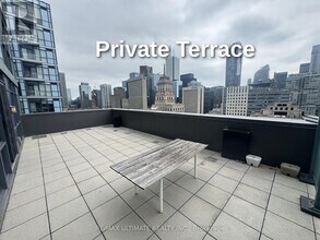 Building Photo - 210 Simcoe St