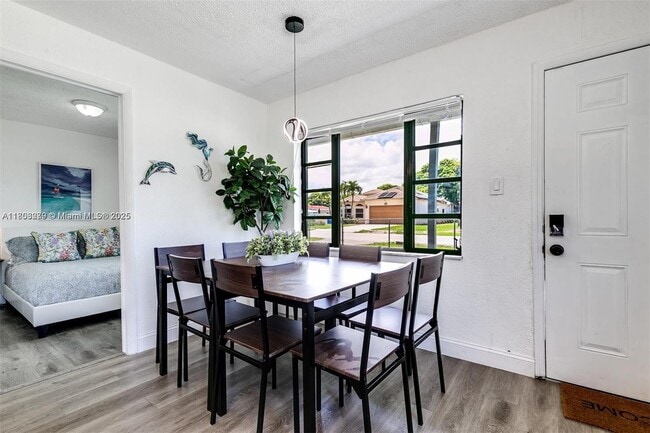 Building Photo - 4300 SW 28th St