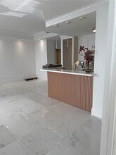 Building Photo - 848 Brickell Key Dr