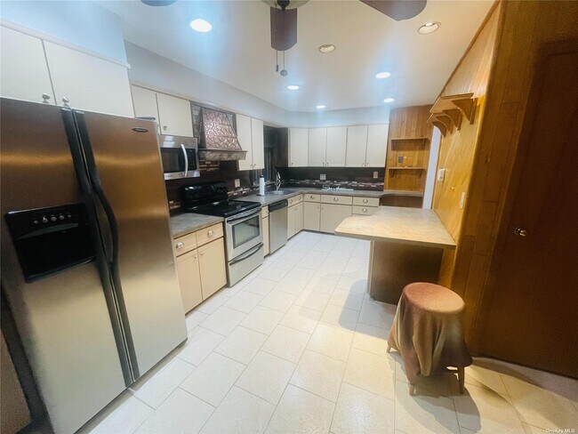 Building Photo - 959 Woodcliff Dr