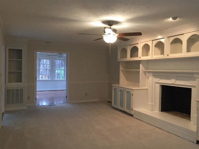 Foto del edificio - 4300 Holly Run Rd