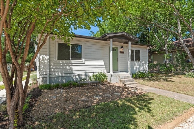 Building Photo - 1300 Perez St