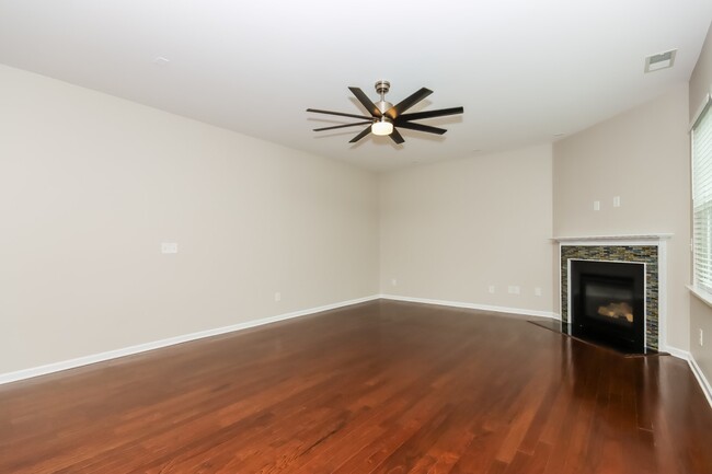 Building Photo - 136 Chertsey Dr