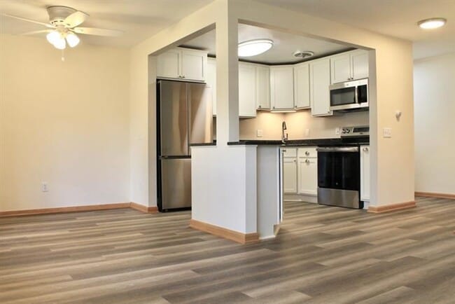 Interior Photo - Royal Arms Apartments