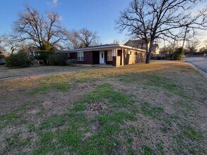 Building Photo - 4200 Oaklawn St
