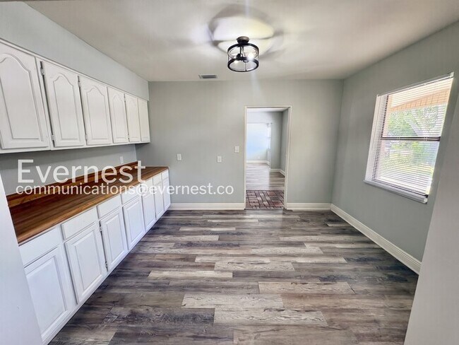 Foto del edificio - 10115 N Ashley St