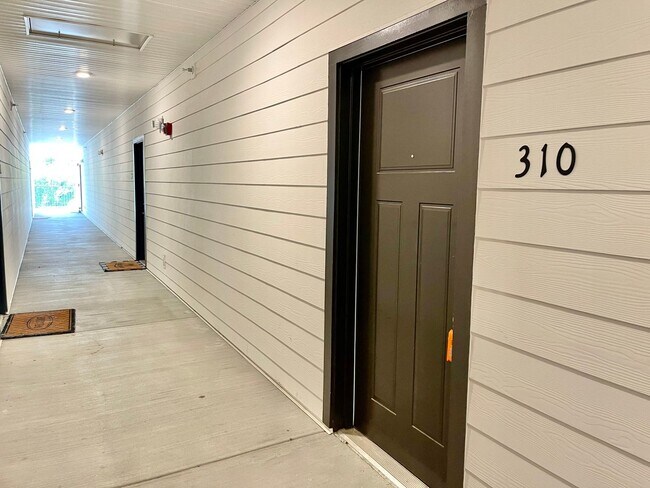 Foto del edificio - Beautiful Condo! Views & Nature from Every Window! Pet Friendly! Required Insurance & Air Filters...