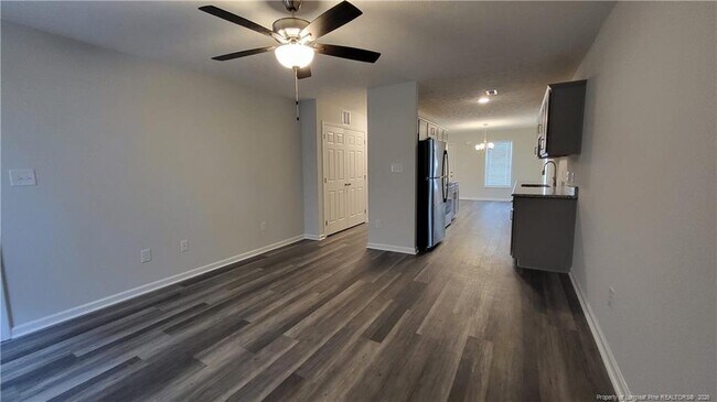 Building Photo - 1103b Woodridge Dr