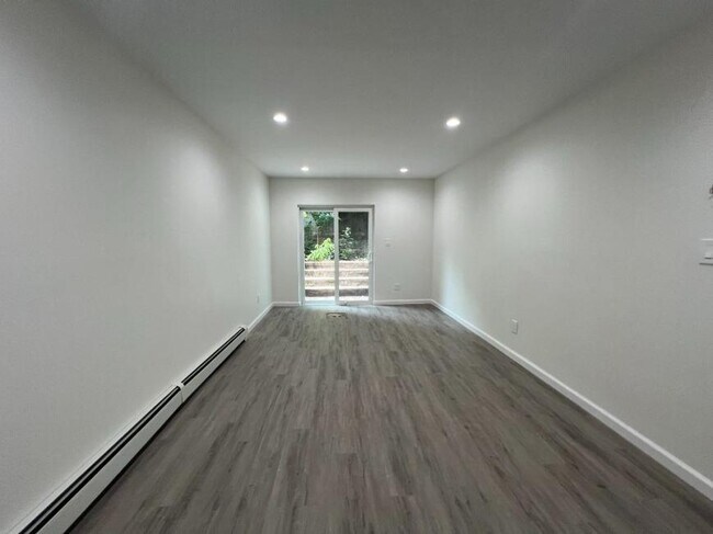 Foto del edificio - 1 bedroom in WOODSIDE NY 11377