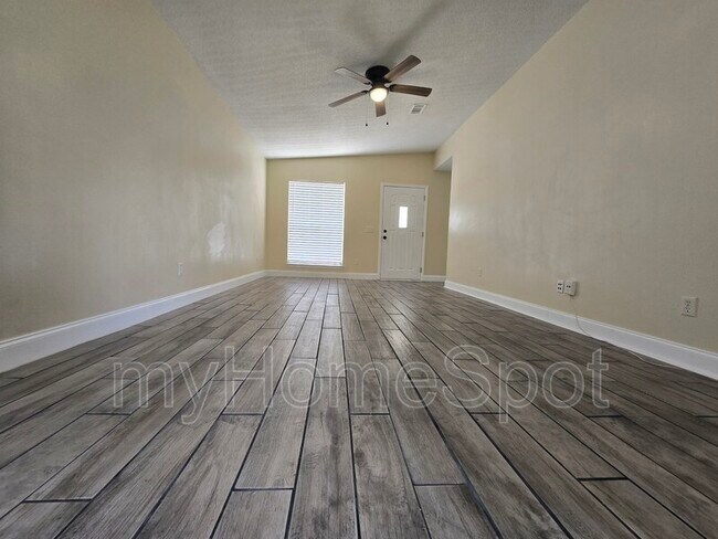 Foto del edificio - 8900 Forest Oak Dr