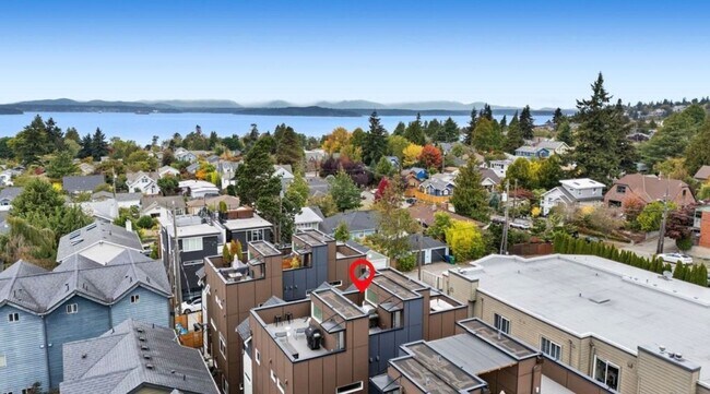 Foto del edificio - 5915 B California Ave SW-