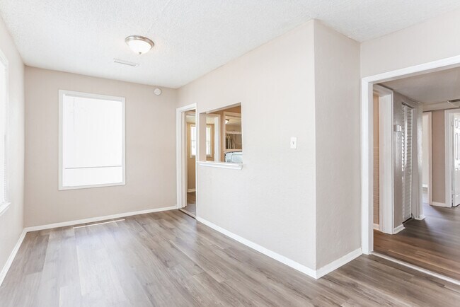 Building Photo - 5360 Colonial Ave