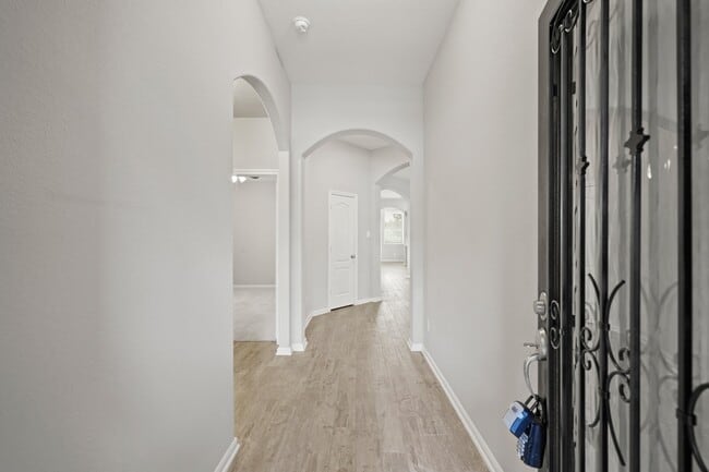 Building Photo - 10098 Black Maple Dr