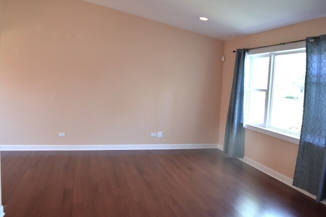 Foto del edificio - 900 Ashford Ln