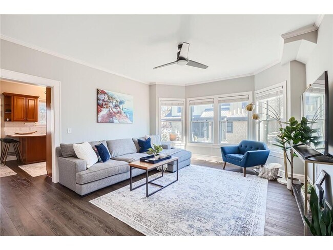 Building Photo - 1045 Lake St E