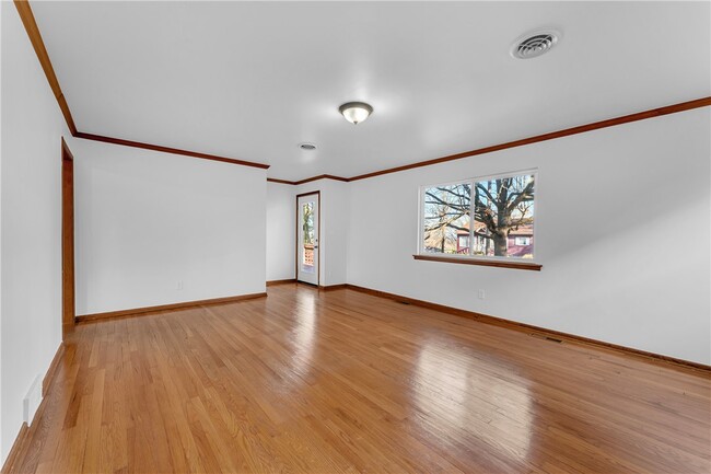 Foto del edificio - 515 W Holly St