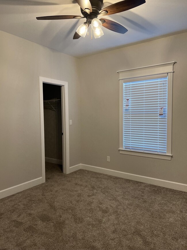 Foto del edificio - 30 Evergreen Dr