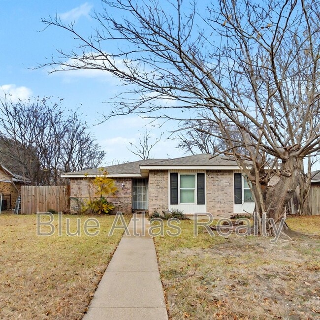 Photo - 805 Cherry Hills Dr House