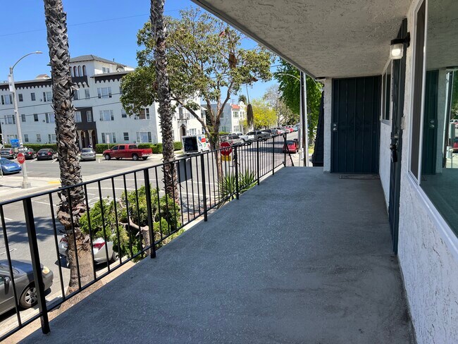 Foto del edificio - 1172 E 1st St
