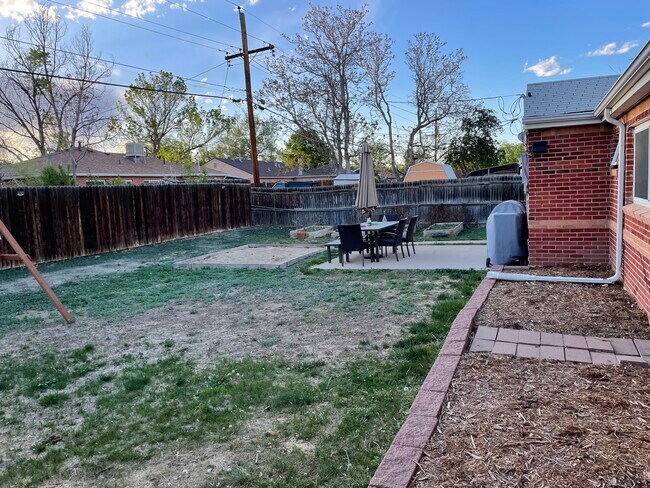 Fenced backyard - 9291 High St