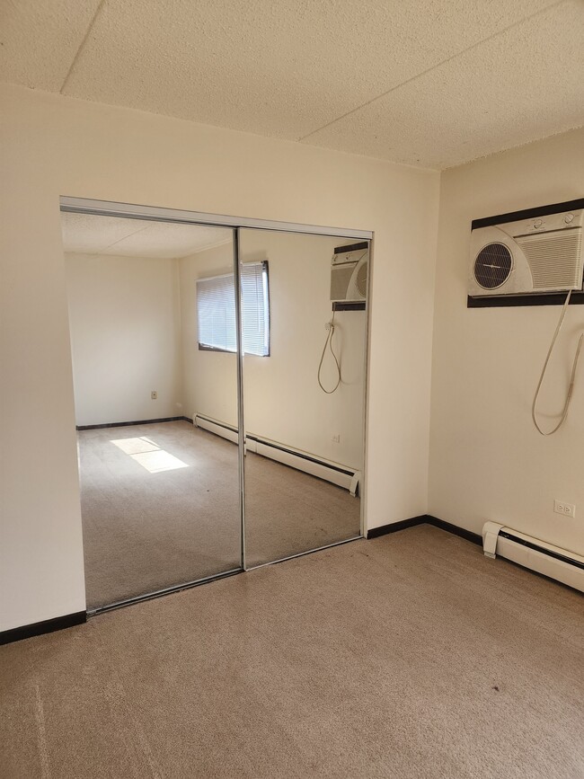 Building Photo - 9845 Cordoba Ct