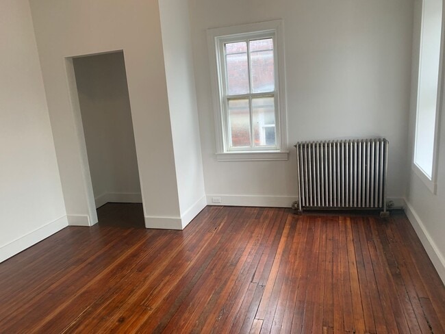 Foto del edificio - 1 Bedroom Top Floor Apartment-York City SD