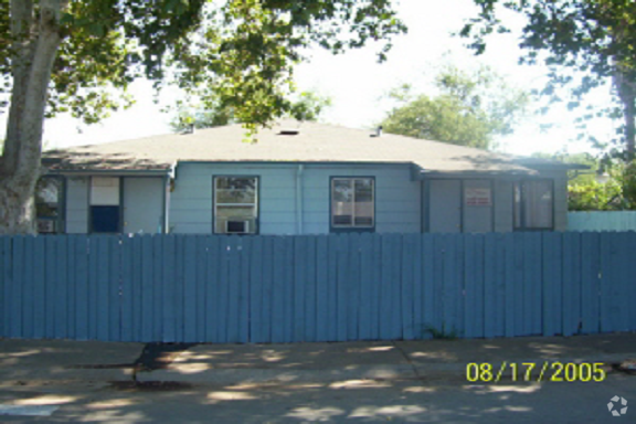 Building Photo - Four-plex