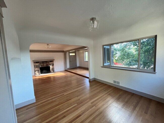 Building Photo - 1039 Humboldt St