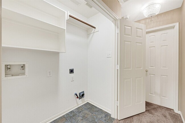 Foto del edificio - 18819 Forest Deer Rd