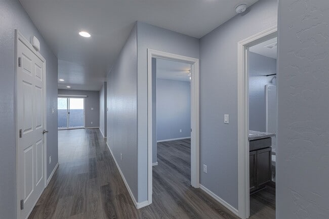 Foto del edificio - 9060 E Lakeshore Dr